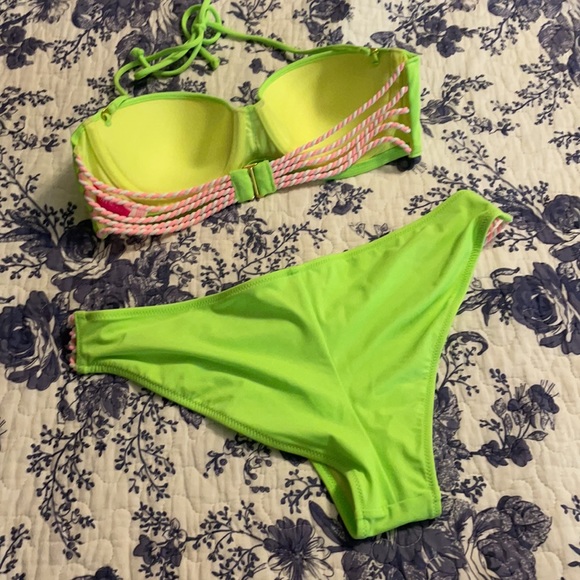 34B VS Neon Green Bikini 👙 - Picture 5 of 8